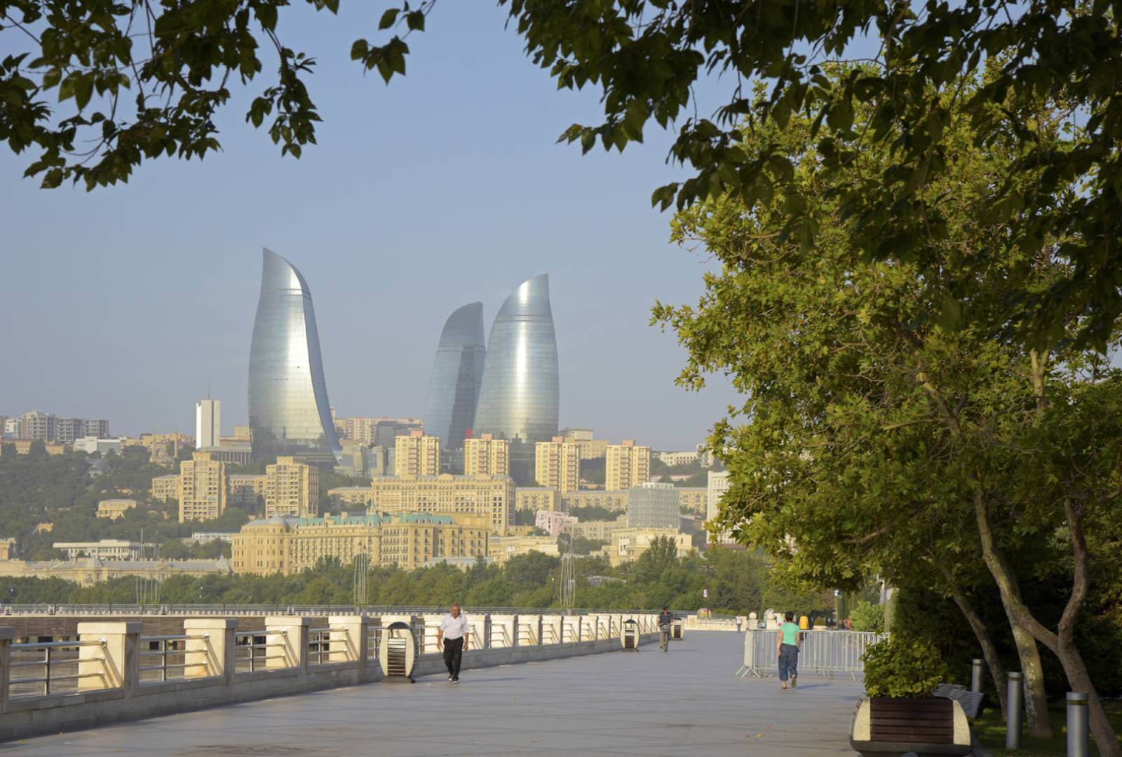 Discover Baku Boulevard – A Beautiful Seaside Walkway in Azerbaijan