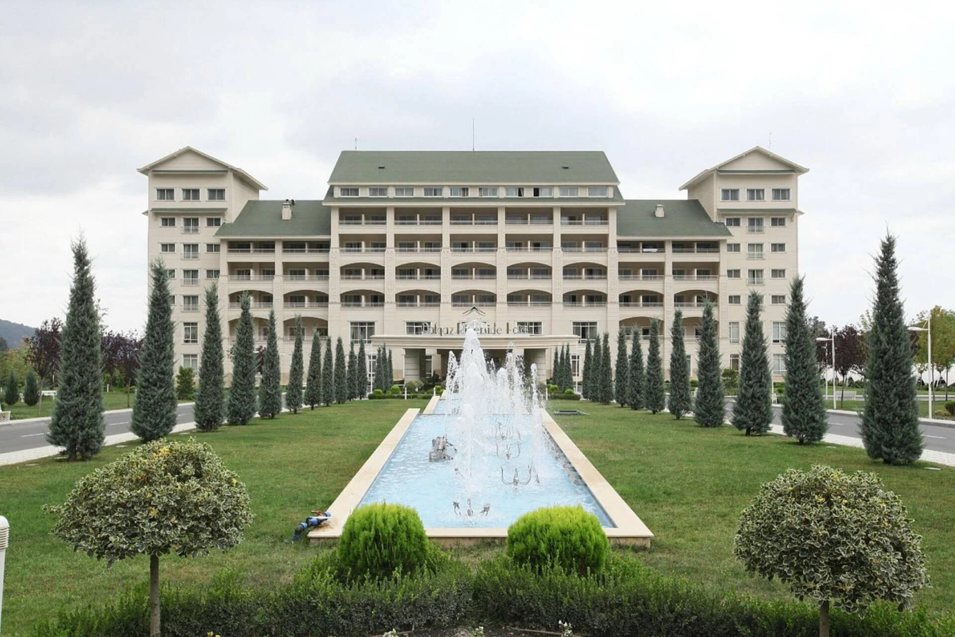 Qafqaz Riverside Hotel