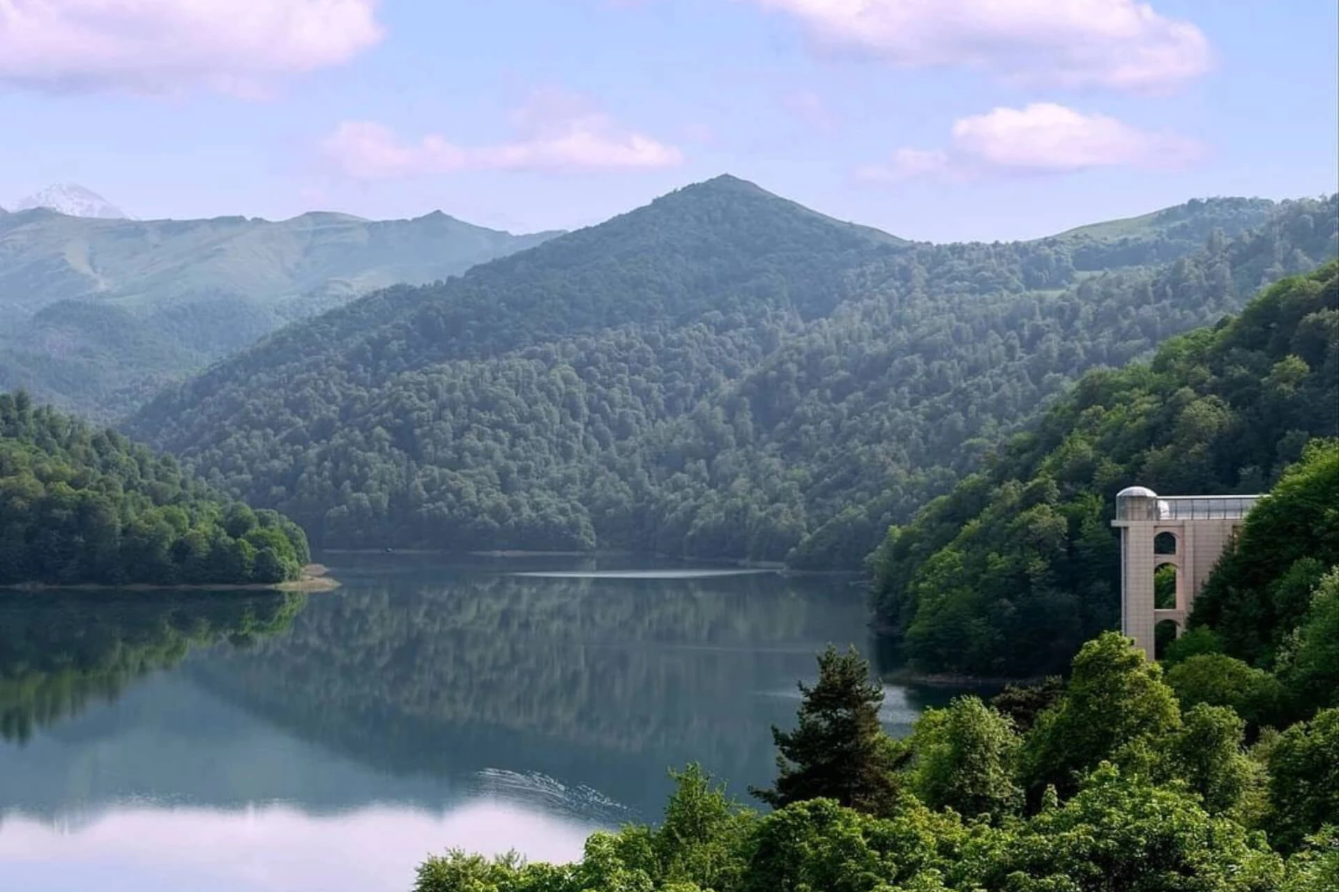 The Magic of Azerbaijan’s Lakes: Nature, Adventure, and Tranquility